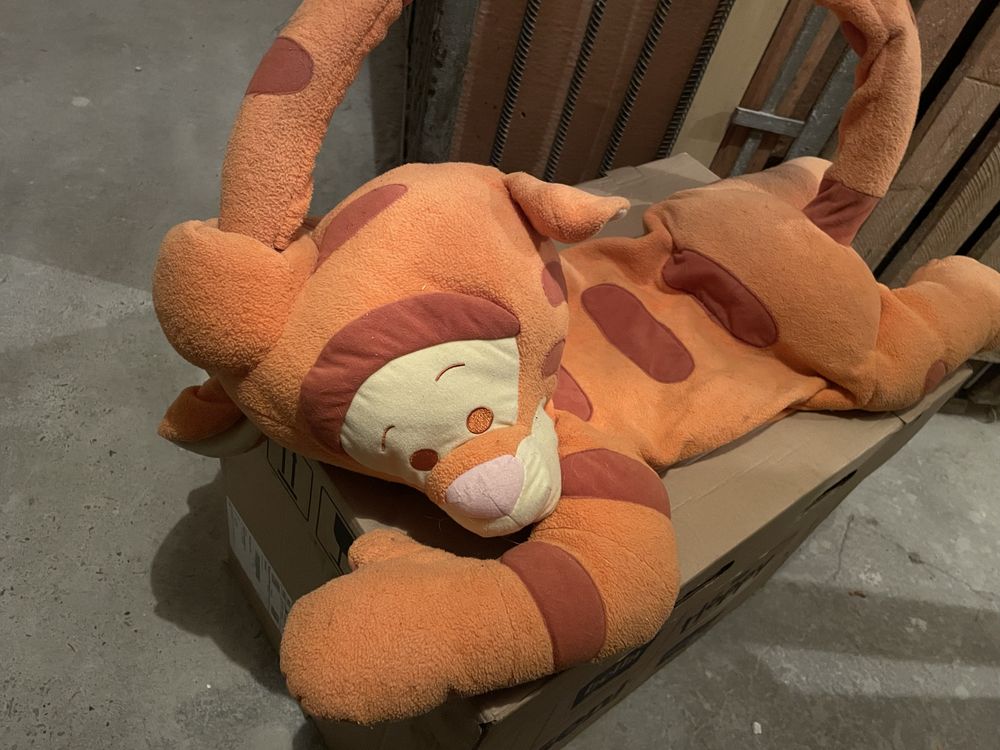 Disney Kubuś Puchatek Tygrysek mata do leżenia i zabawy