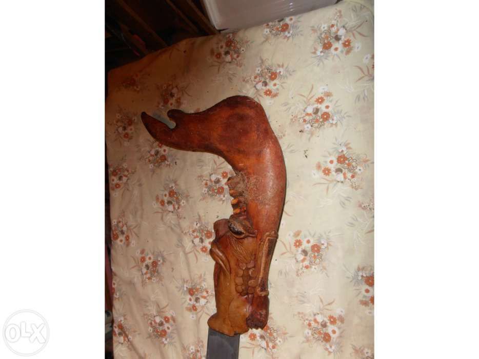 Faca de enfeite muito bonita