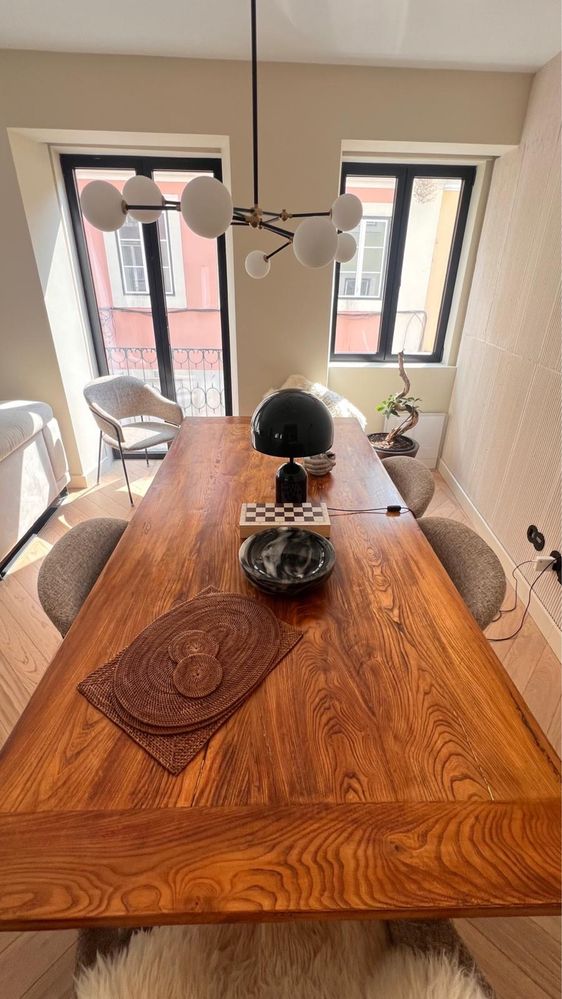 Mesa Madeira Olmo maciça 220x100cm -  pernas em metal preto.