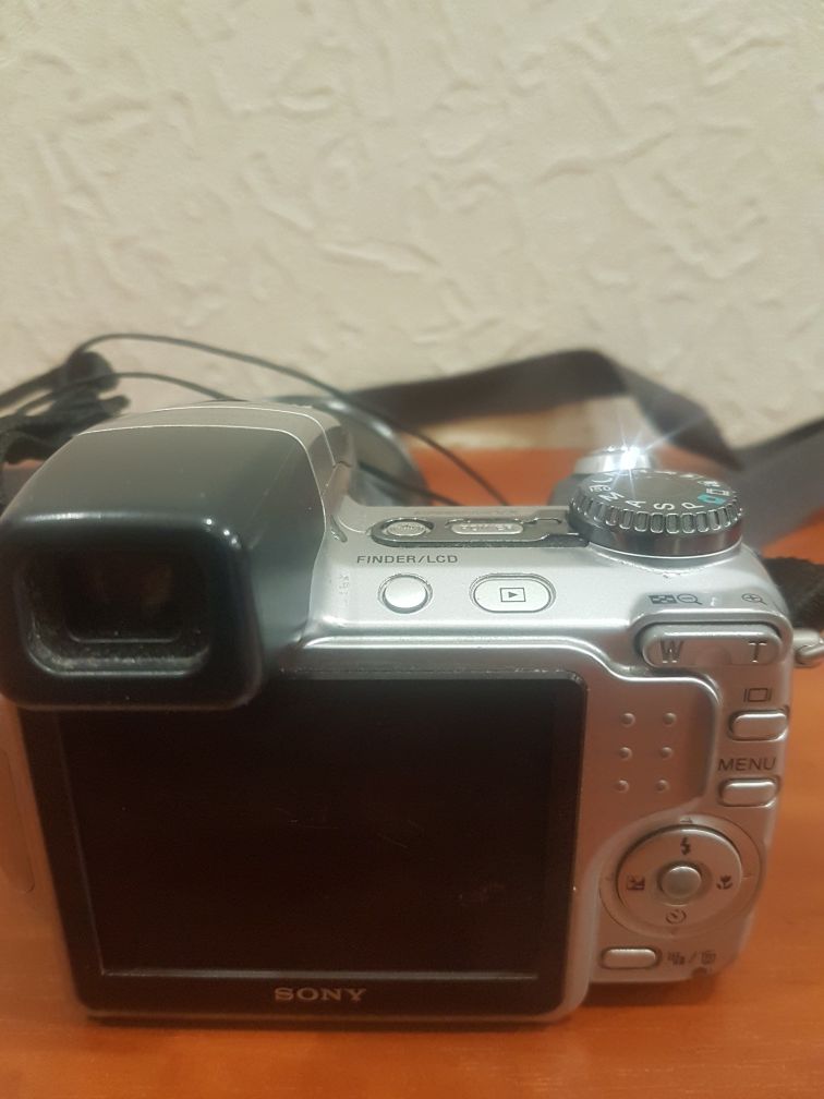 Продам фотоаппарат Sony Cyber Shot DSC H5