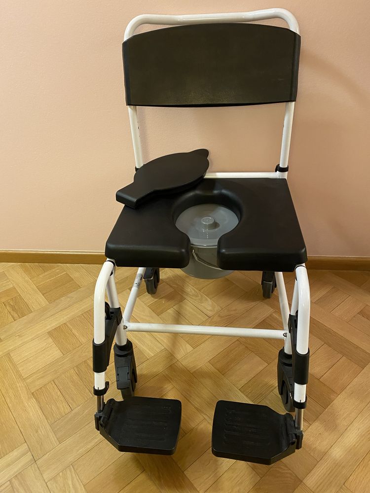Sprzedam wózek inwalidzki prysznicowy Mobilex 55 cm (najszerszy)