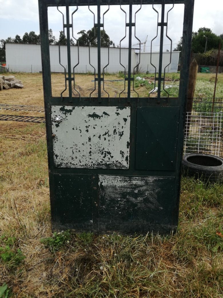 Portas em metal..