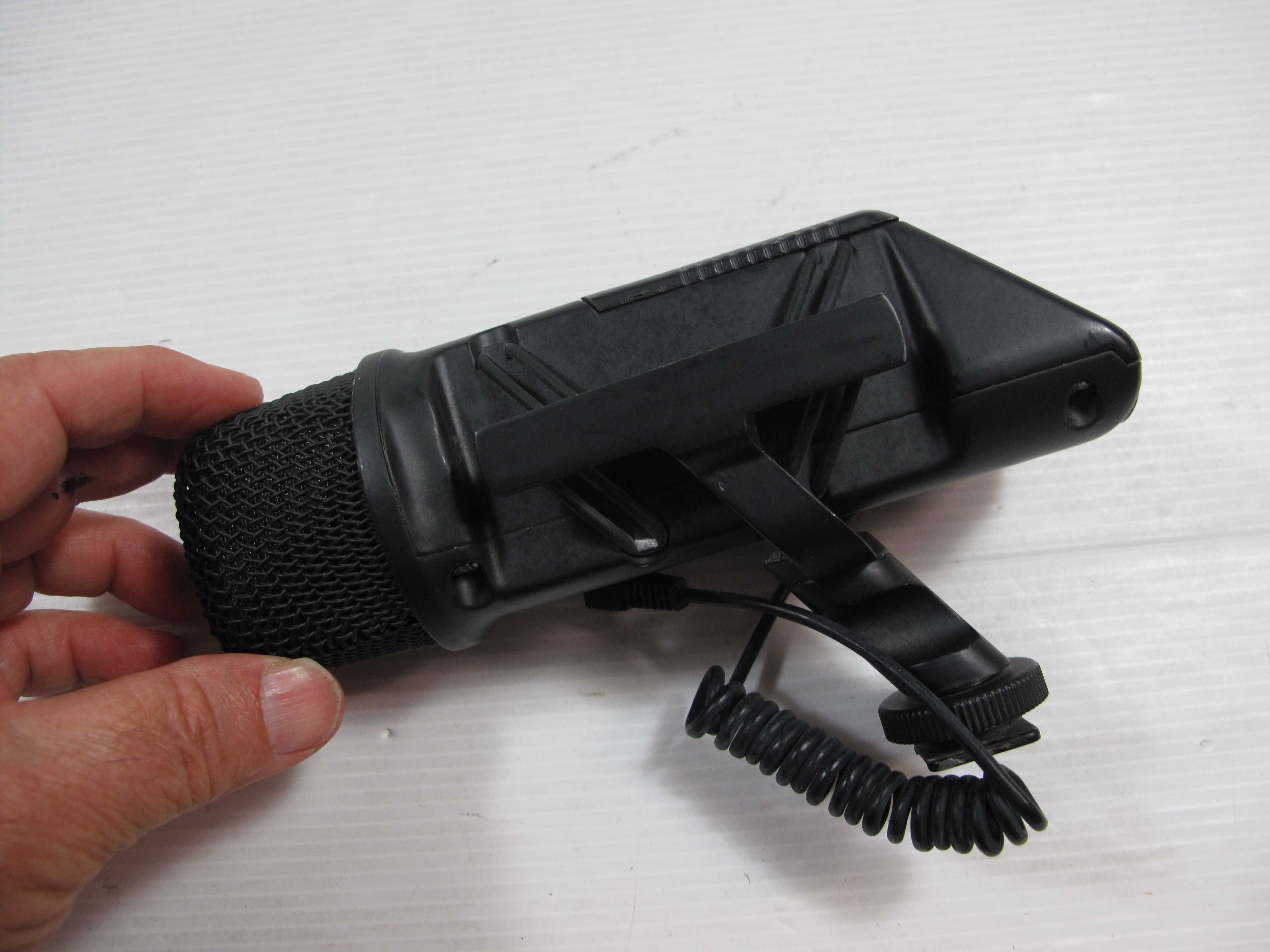 Microfone estéreo Rode SVM 3594 com acessório de movimento para Tripé
