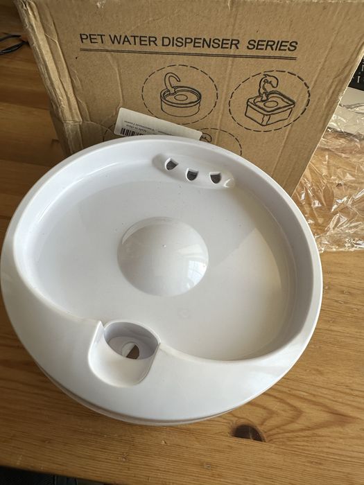 POIDŁO Automatyczna fontanna WODNA królika LED 2L