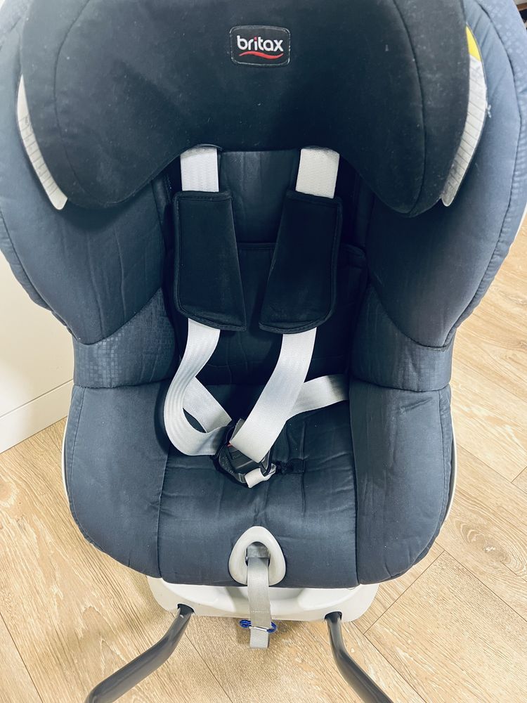 Продам автокрісло BRITAX DUALFIX