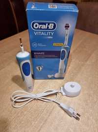 Електрична зубна щітка Braun Oral-B Vitality 3D White (без насадок)