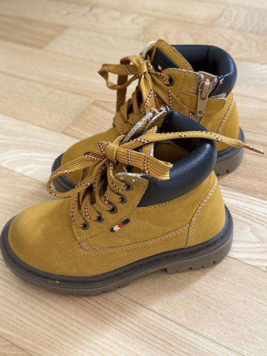 Tommy Hilfiger Buty chłopięce 26 świetny stan!