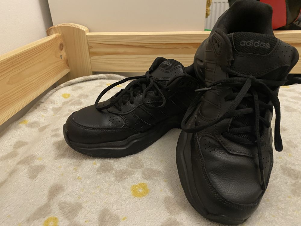 Adidas strutter skórzane  buty 40 2/3