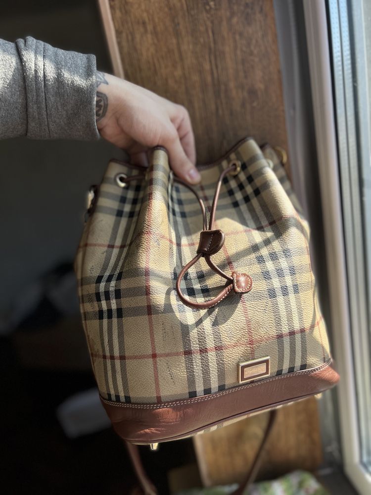 Сумка кожаная на длинном ремне Burberry оригинал номерная