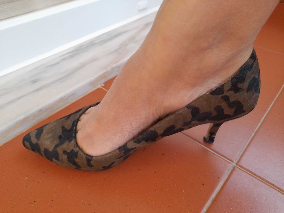 Sapatos em pêlo, estampa animal