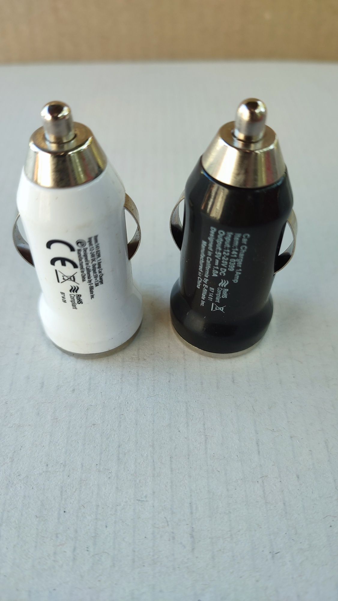 USB зарядное от прикуривателя.