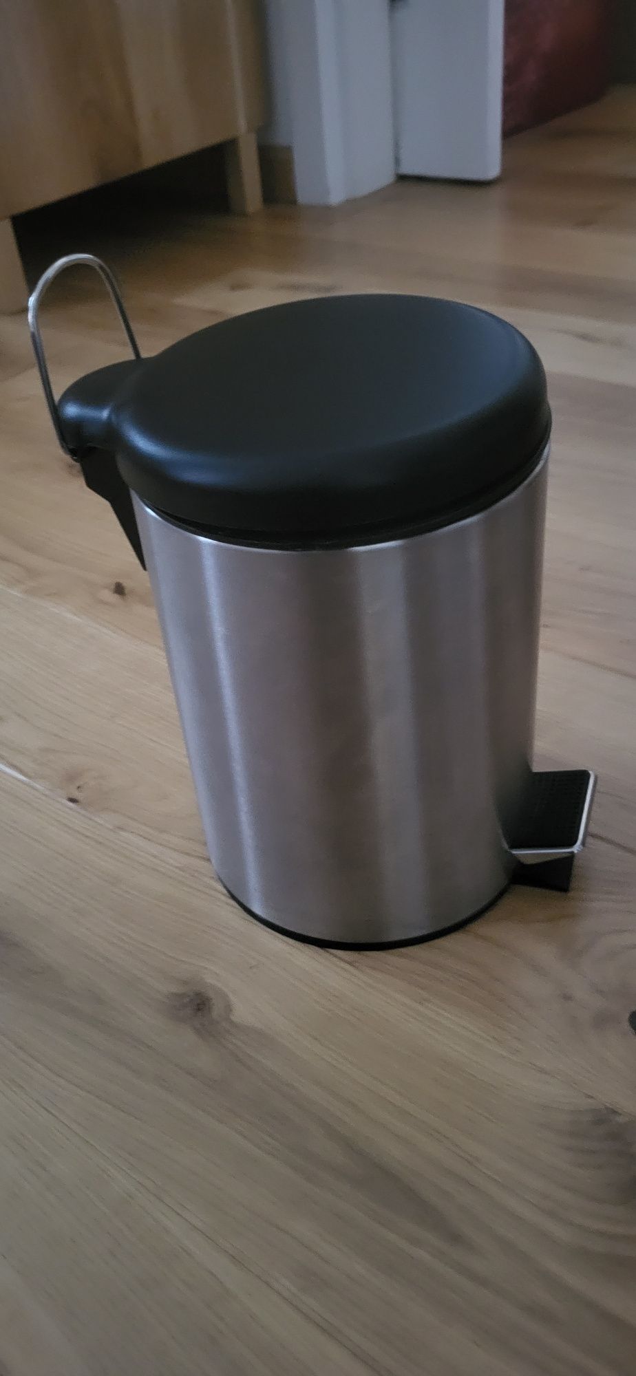 Kosz na śmieci pojemnik z pedałem