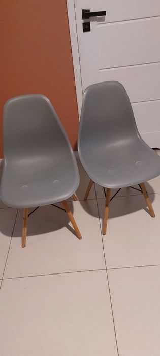 Krzesła skandynawskie 2 szt stan bardzo dobry