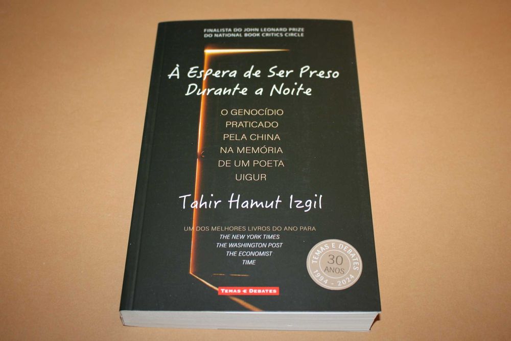 À Espera de Ser Preso durante a Noite //Tahir Hamut Izgil