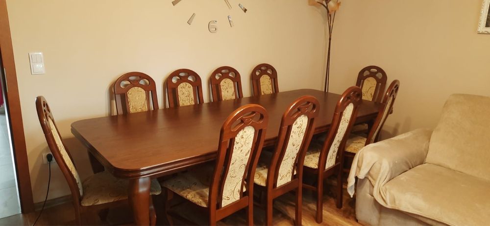 Stół rozkładany do jadalni z 10 krzesłami