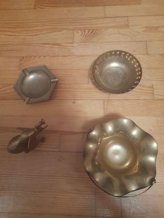 Mosiężne ozdoby: koszyczek,popielniczka