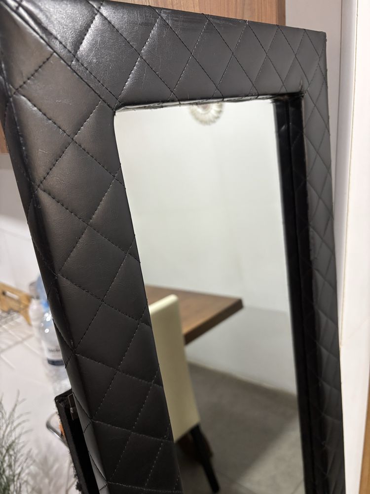 Espelho preto, acolchoado