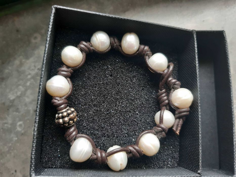 Pulseira pérolas, prata e couro, nunca usada