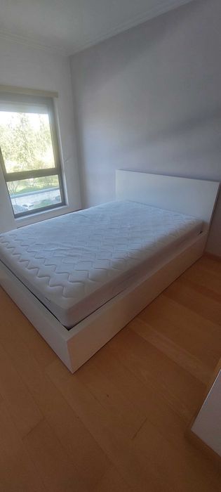 Cama c/arrumação lacado branco BoConcept (casal 140x200)