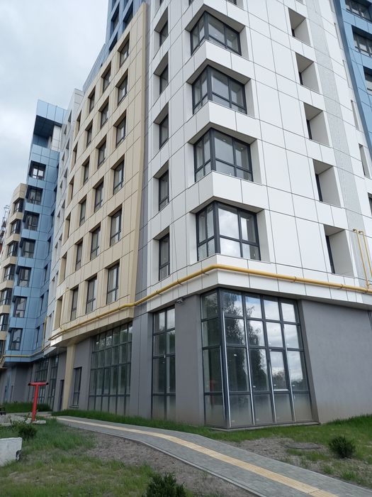 Продаю комерцію комерційну нерухомість