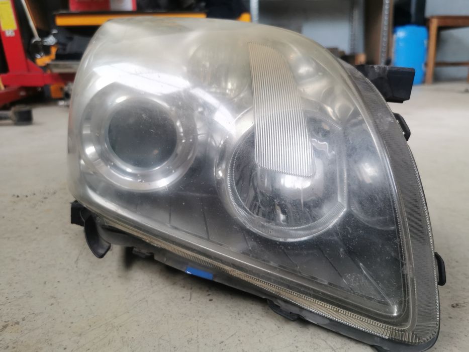 Reflektor xenon Toyota Avensis T25