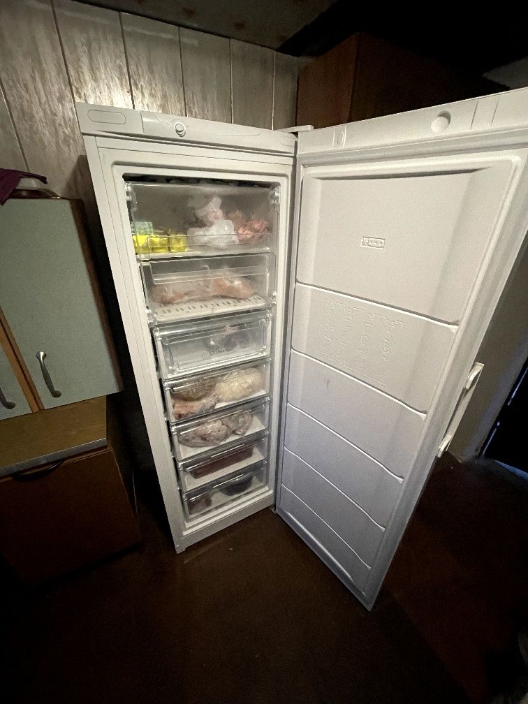 Продам Морозильна камеру INDESIT