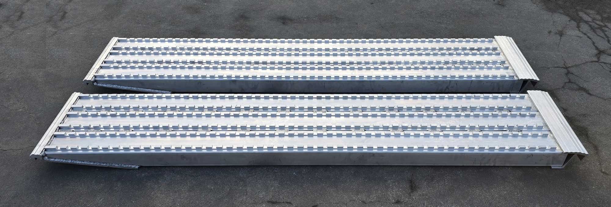 Najazdy aluminiowe PROFESSIONAL 3500x450x90mm mocowanie kątownik 7,5t.
