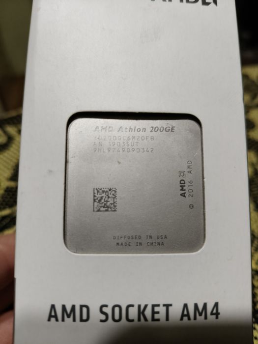 Центральный процессор Athlon 200GE
