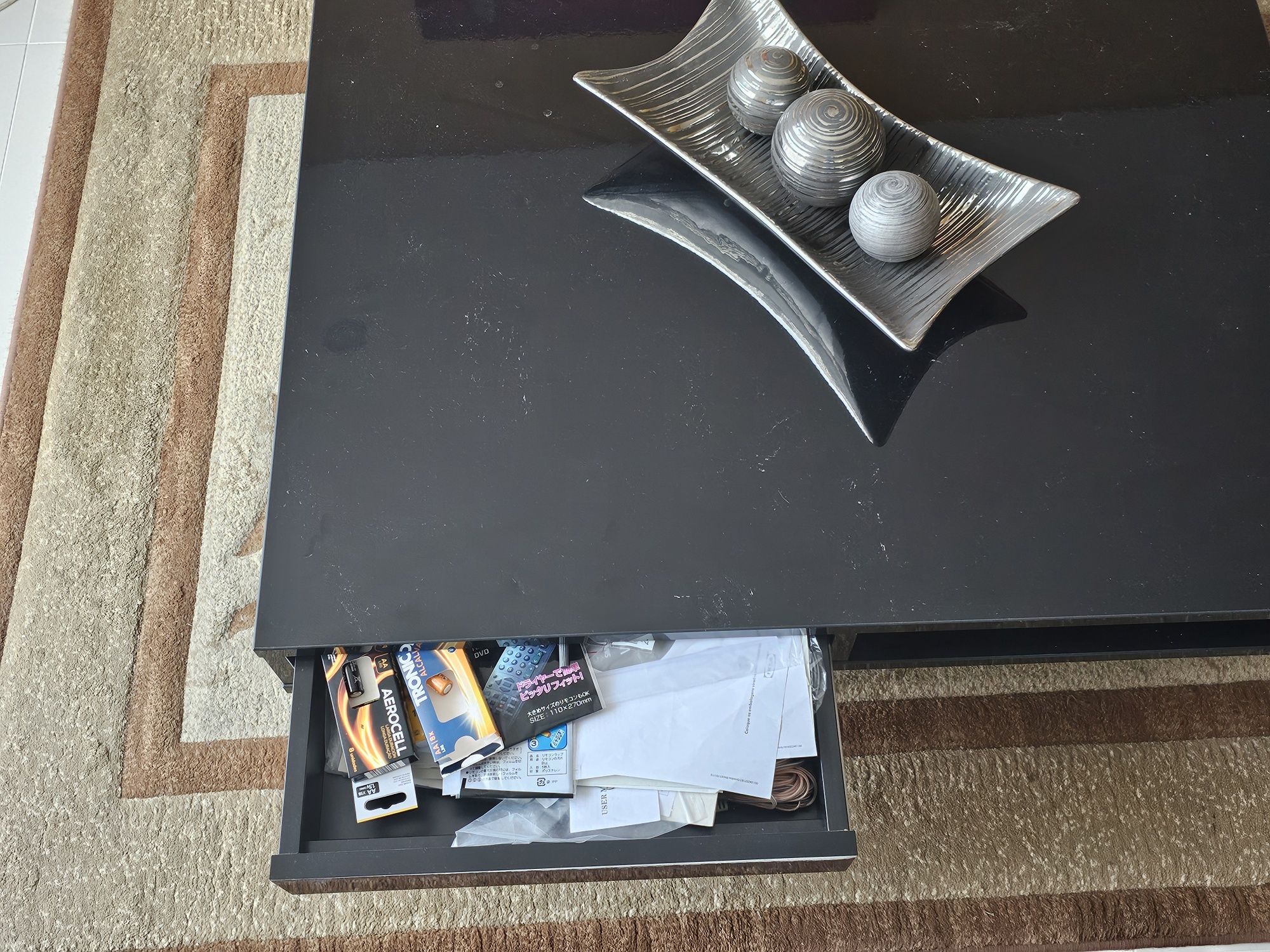 Mesa centro sala com tampo vidro preto
