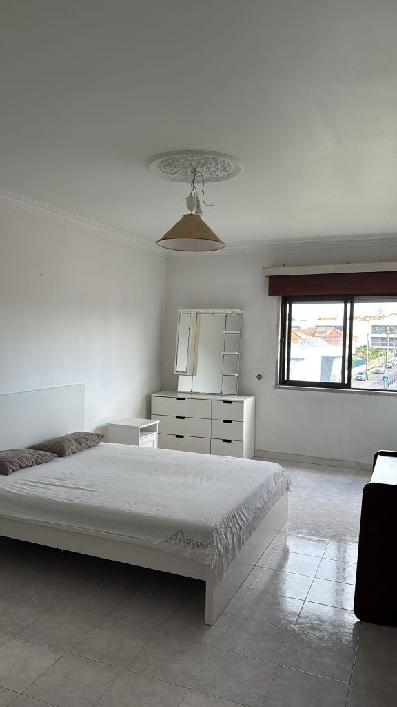 Arrenda-se quarto