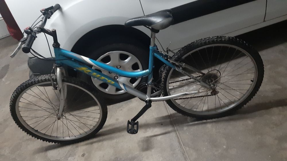 Bicicleta resistente, bonita e em bom estado