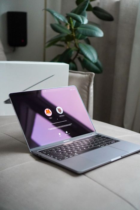 Laptop MacBook Pro 13,3 cali 8 GB 256 GB SSD 2xThunderbolt 3