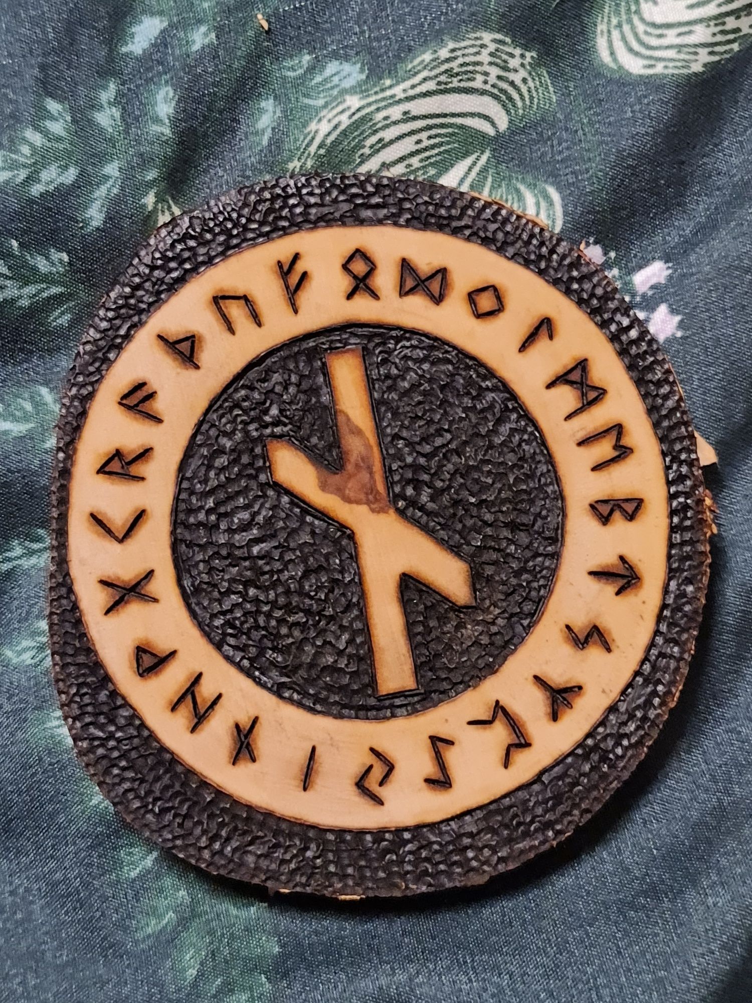 Rękodzieło - pirografia - runa Nauthiz - Futhark