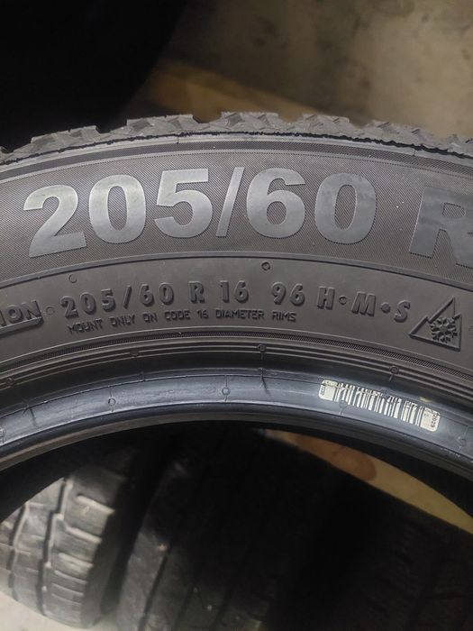 Пара зимової гуми зима зимня Semperit R16 205 60