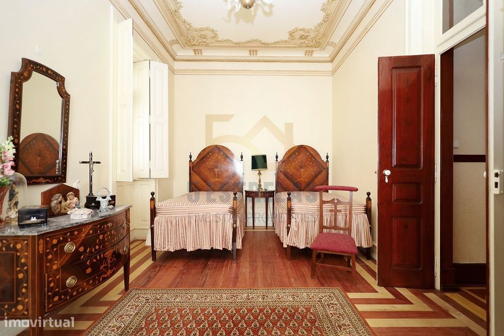 Imponente Palacete com muito charme no centro de Alcanena