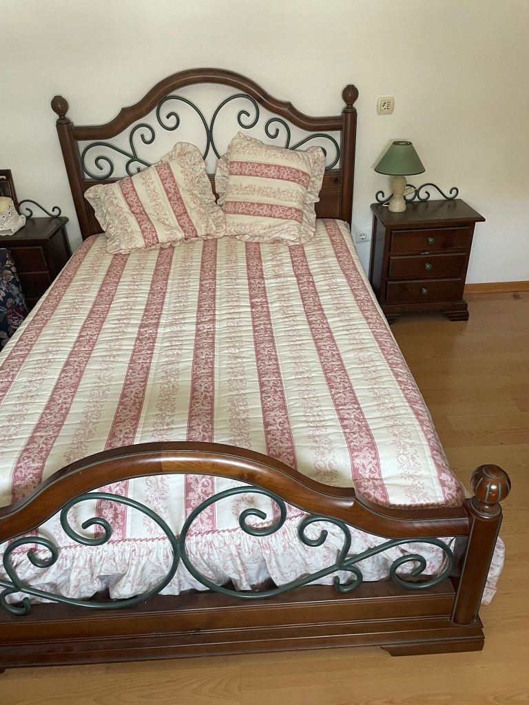 Quarto casal sem roupeiro