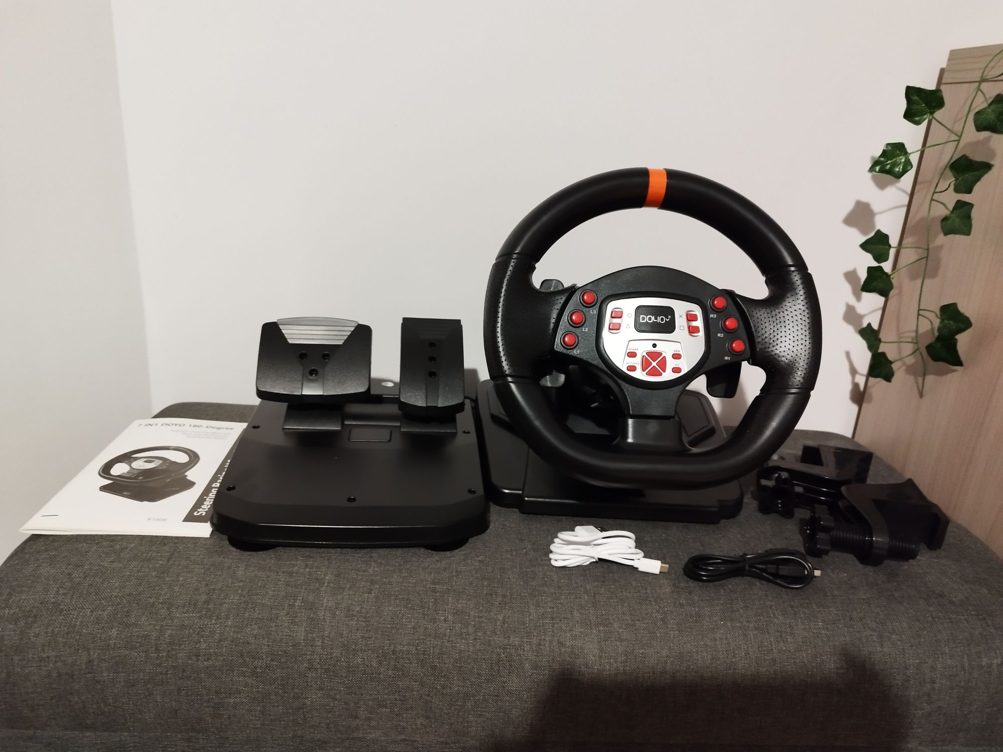 Kierownica do gier z pedałami i manetką Doyo do PC, PS4