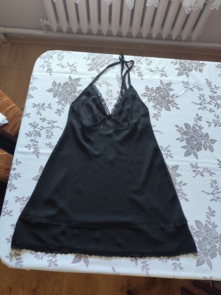 Koszulka nocna z koronką wiązana na szyi rozm 38C. Hunkemoller.