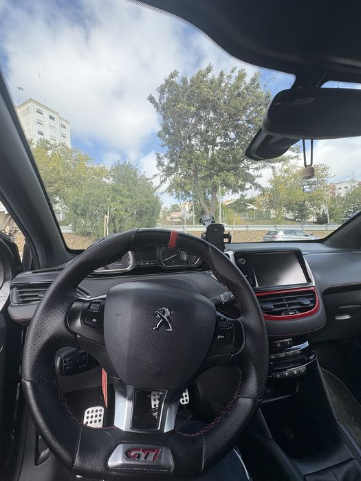 Peugeot 208 GTi 1.6 THP – 200cv