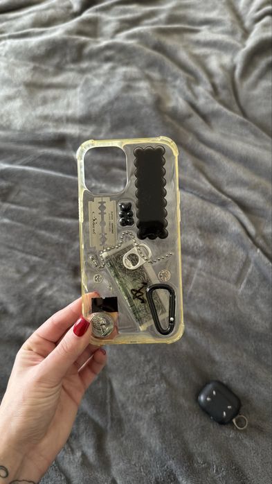 Продам чехлы на 14 pro max iphone айфон чехол с крестами chrome hearts