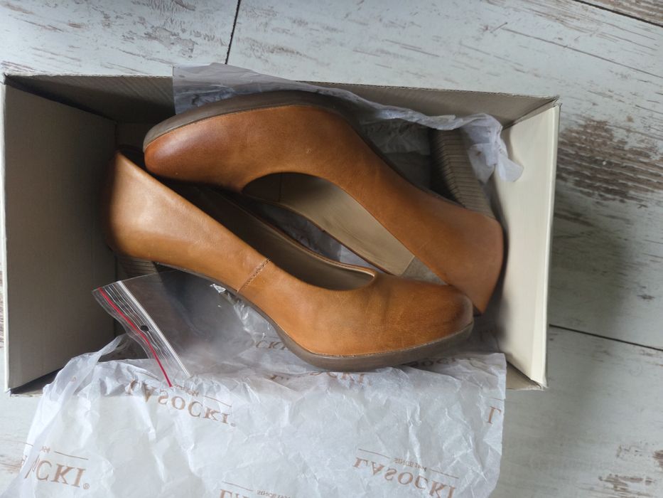 Czółenka, buty na obcasie r. 38 Lasocki stan bdb