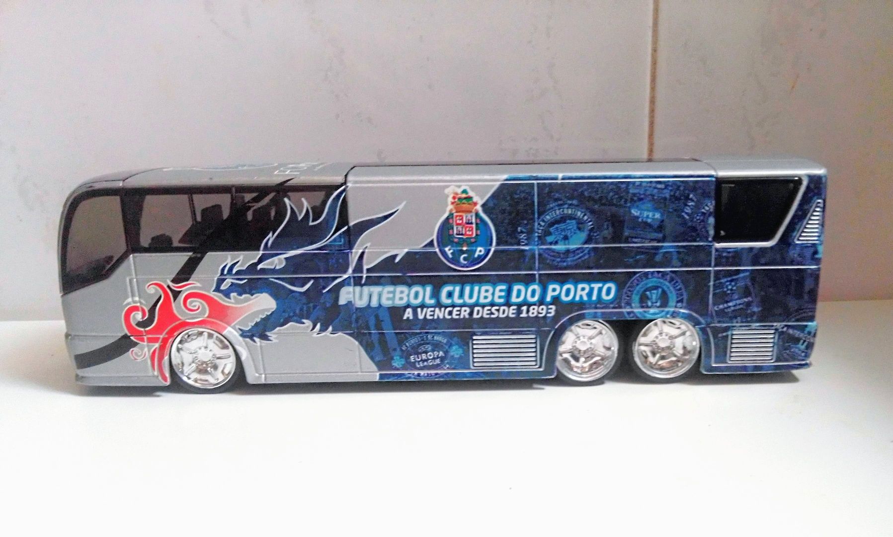 Maisto Autocarro do Futebol clube do Porto 24cm.Não é negociável.