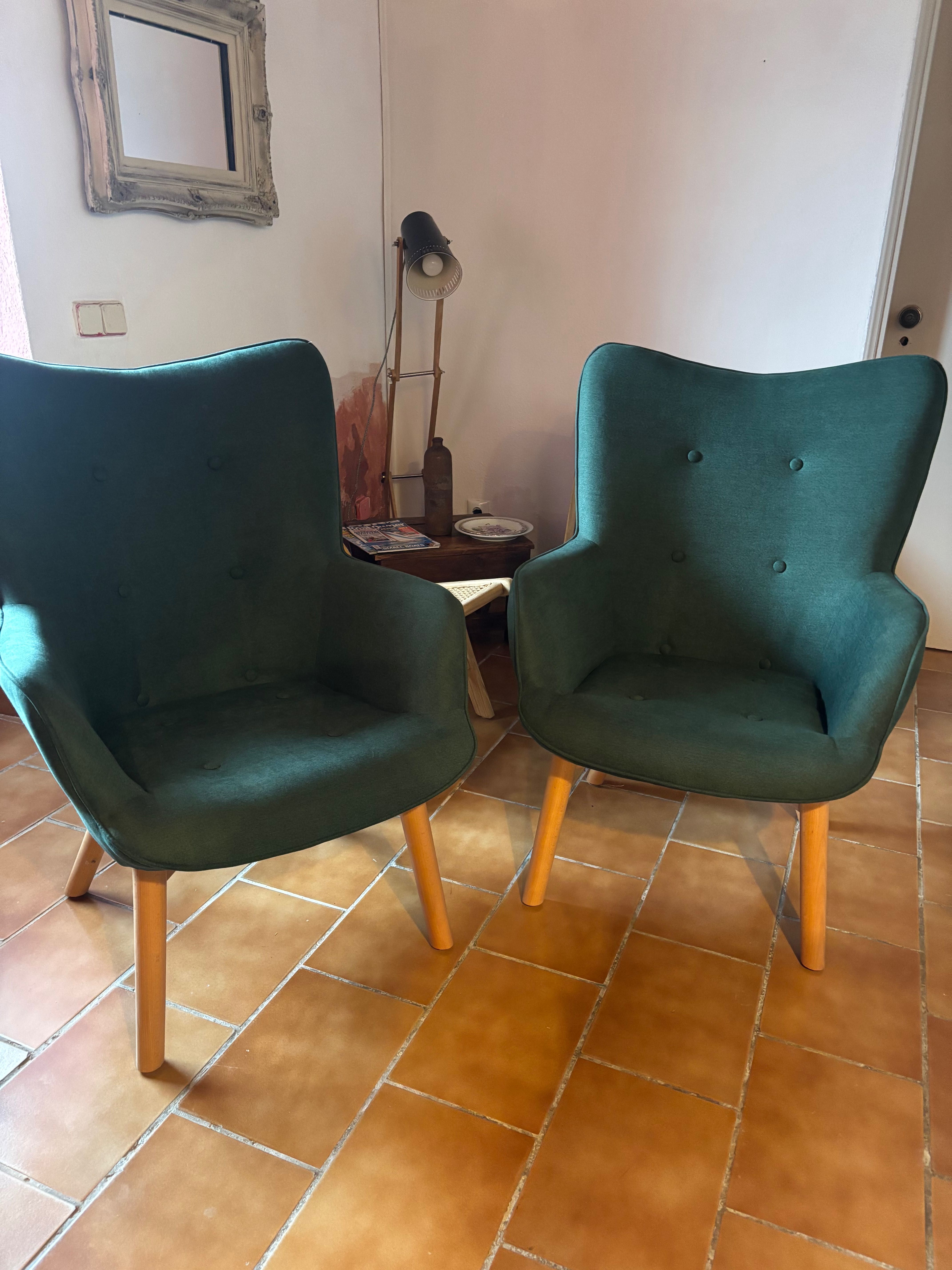 2 cadeirões verdes