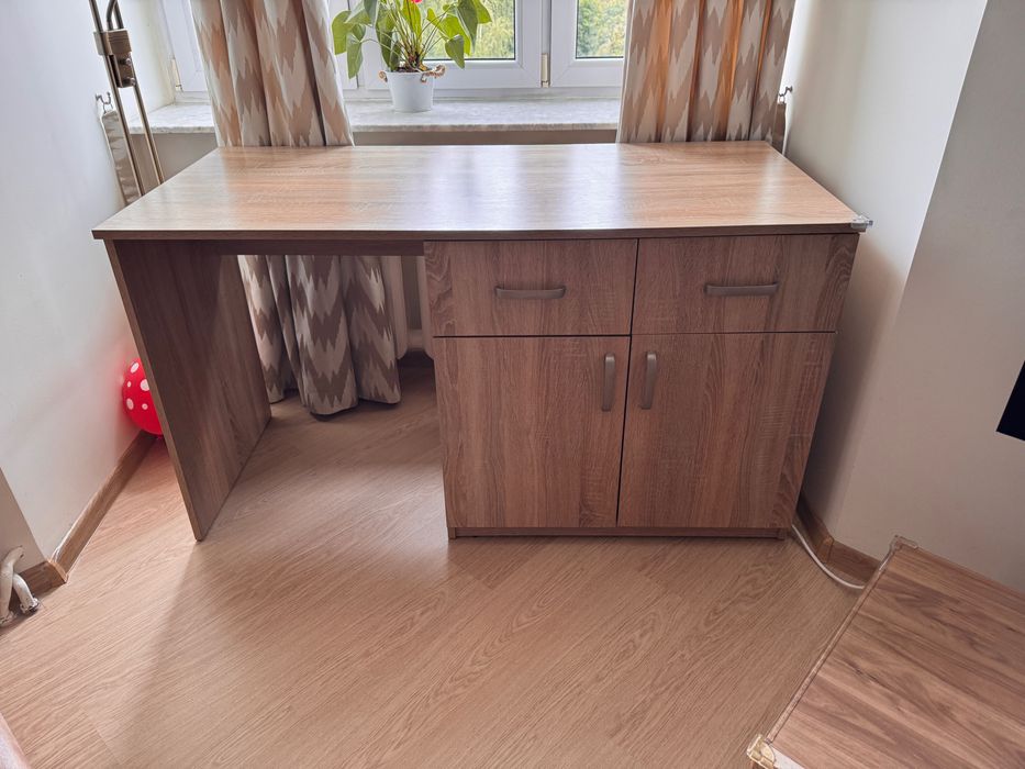 Biurko na sprzedaż z pojemnymi szufladami i szafką -  dąb sonoma