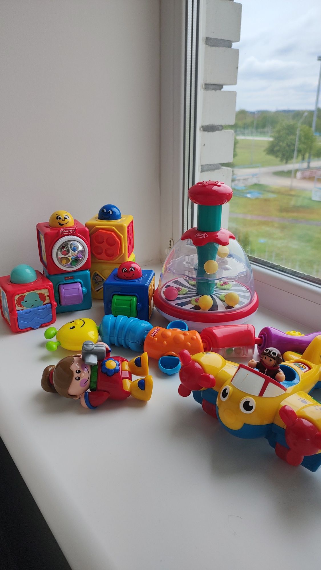 Кубики Fisher price, Tolo, дзига, розвивашки