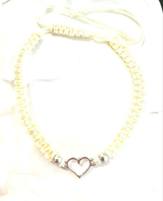 Pulseira ajustável.