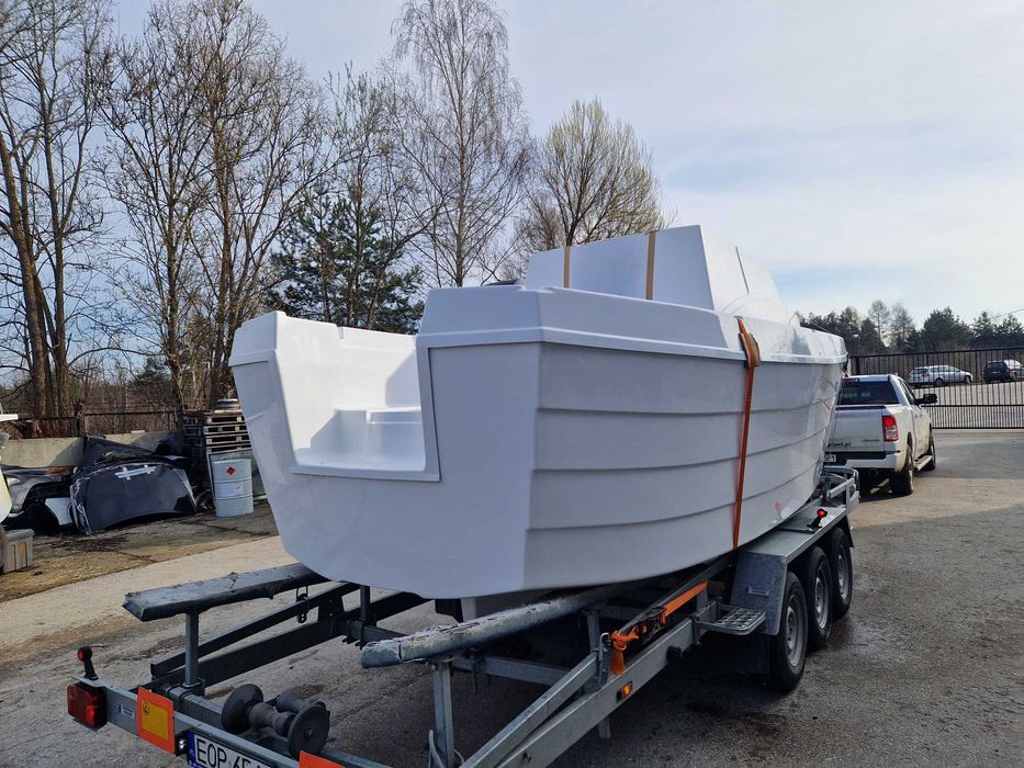 Skorupa jachtu LAGUNA 700 CRUISER