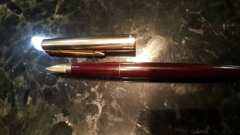 Ручка наливная с позолоченным пером.