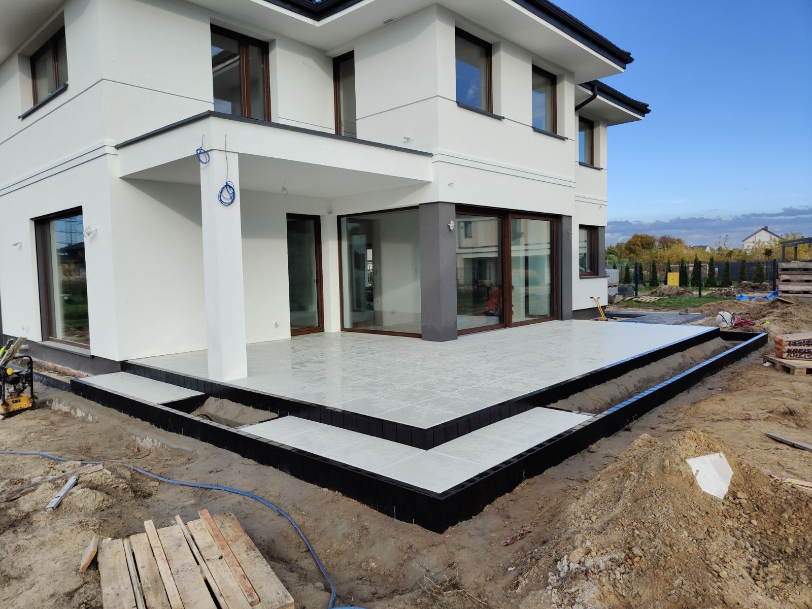 Układanie kostki brukowej , montaż ogrodzeń 3 D