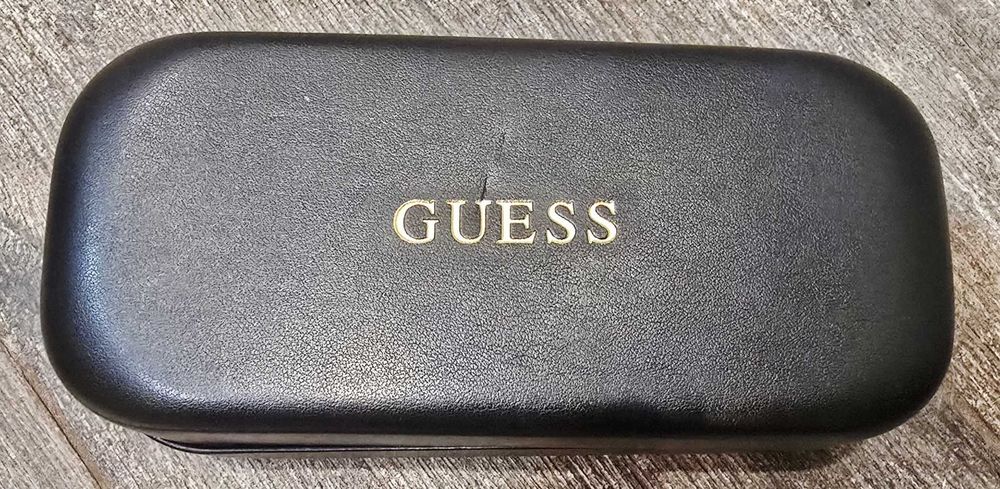 Etui Pokrowiec Futerał Na Okulary Sztywne Guess Czarne